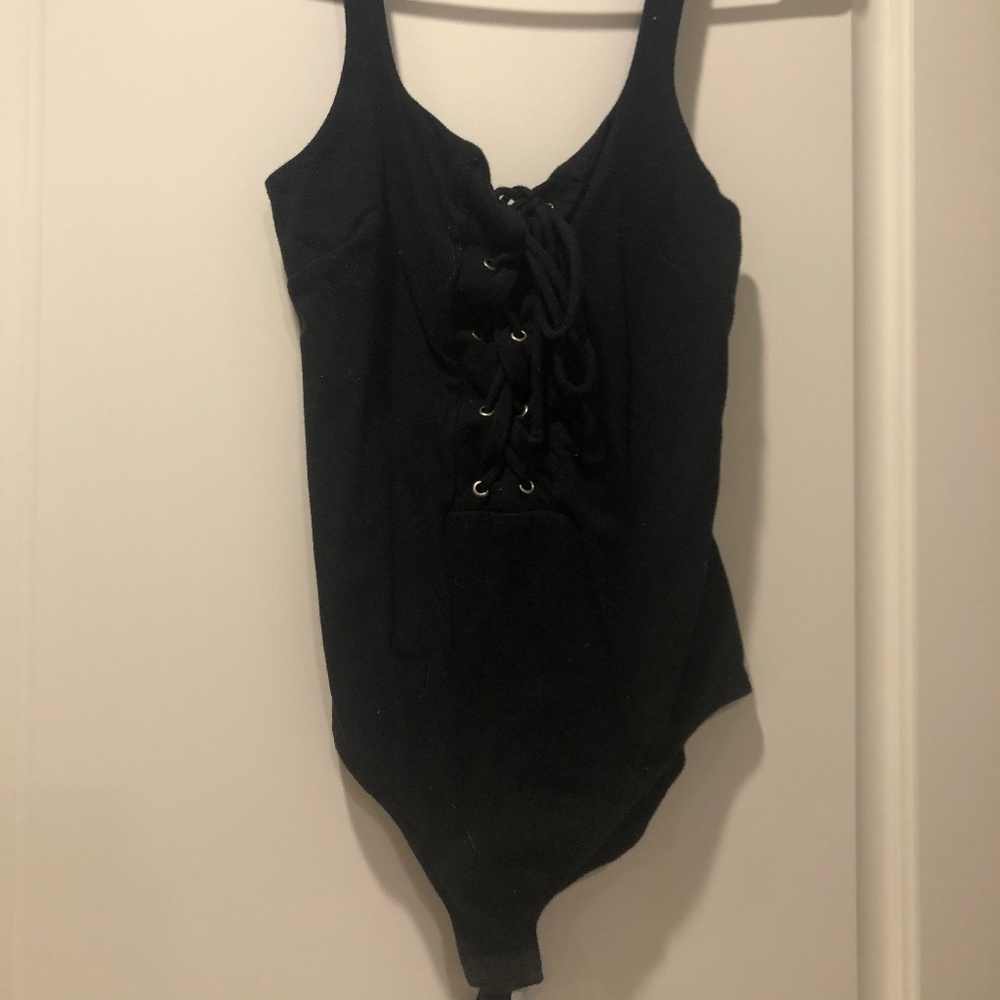 Lulu's black stitch tie body suit